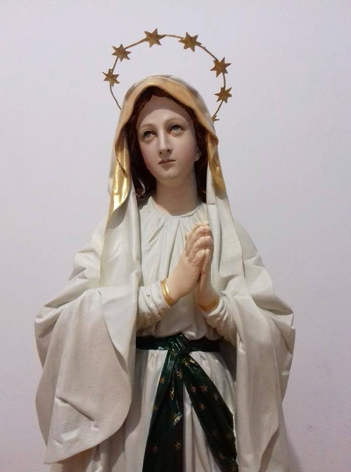 Закарпатська художниця відновила сакральну скульптуру Діви Марії