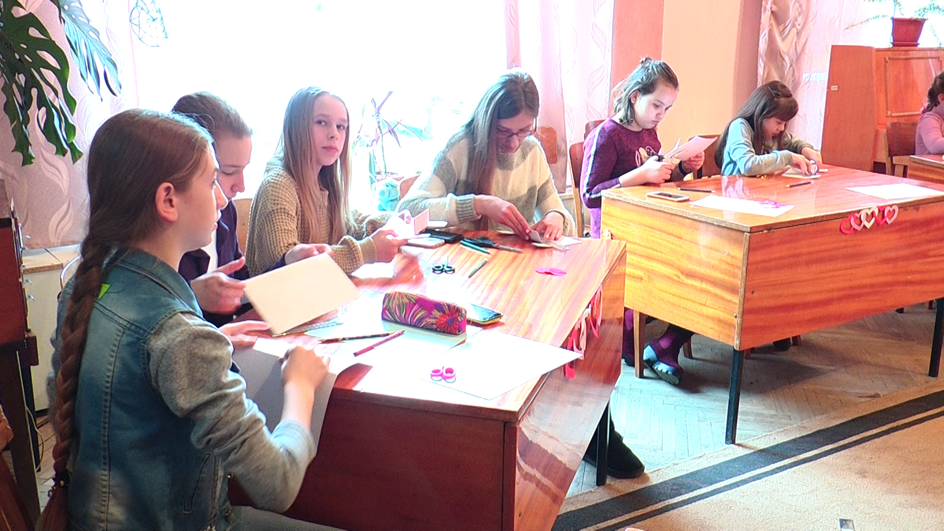 У Мукачеві дітям провели майстер-клас зі створення 3D-валентинок (ВІДЕО)