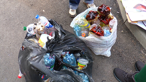 Люди за копійки щодня сортують сміття у Мукачеві (ВІДЕО)