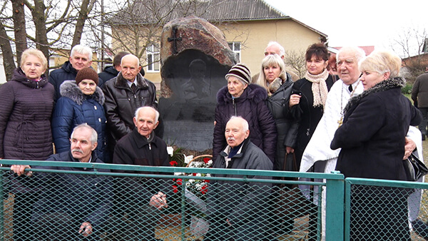 У Підвиноградові встановили пам'ятний знак отцю Миколі Зомборі (ВІДЕО)