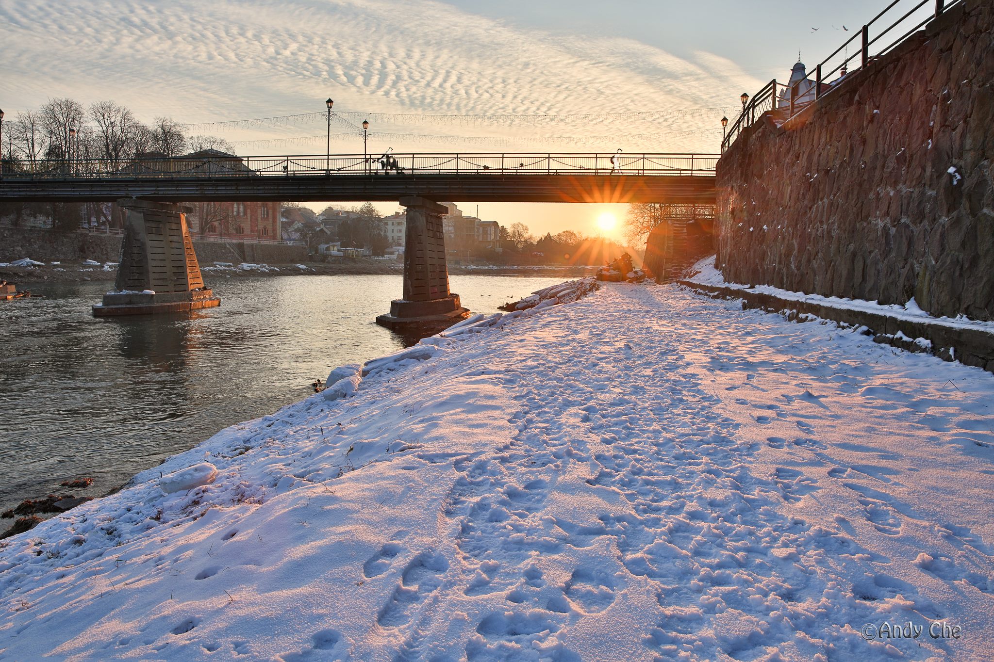 В мережі з'явилися гарні світлини зимового Ужгорода, зняті минулого року (фотофакт)
