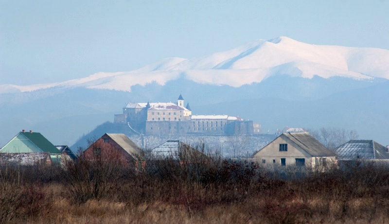 Як виглядає Мукачівський замок Паланок в різні пори року (фоторепортаж)