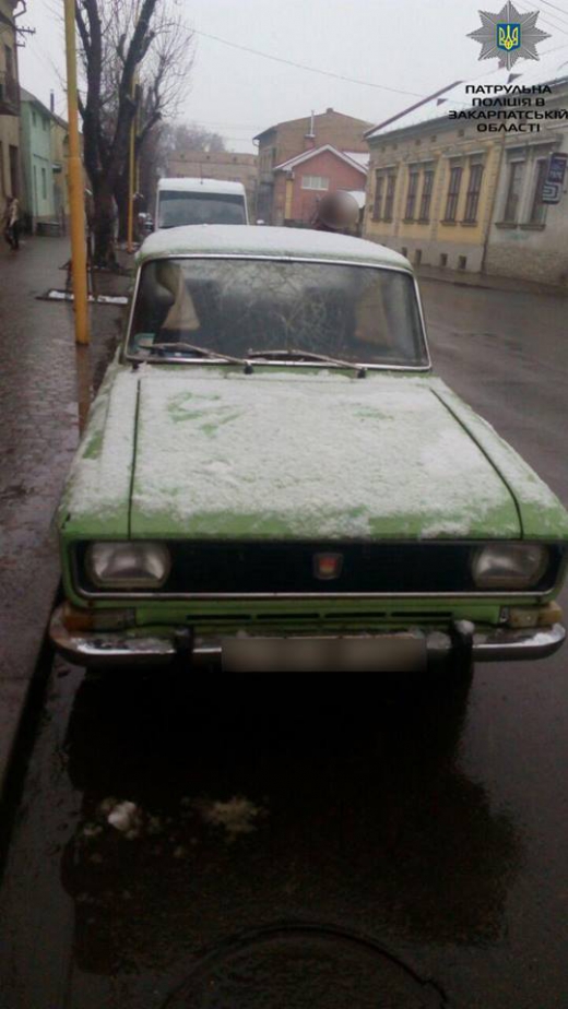 В Ужгороді посеред дня "почистили" автомобіль