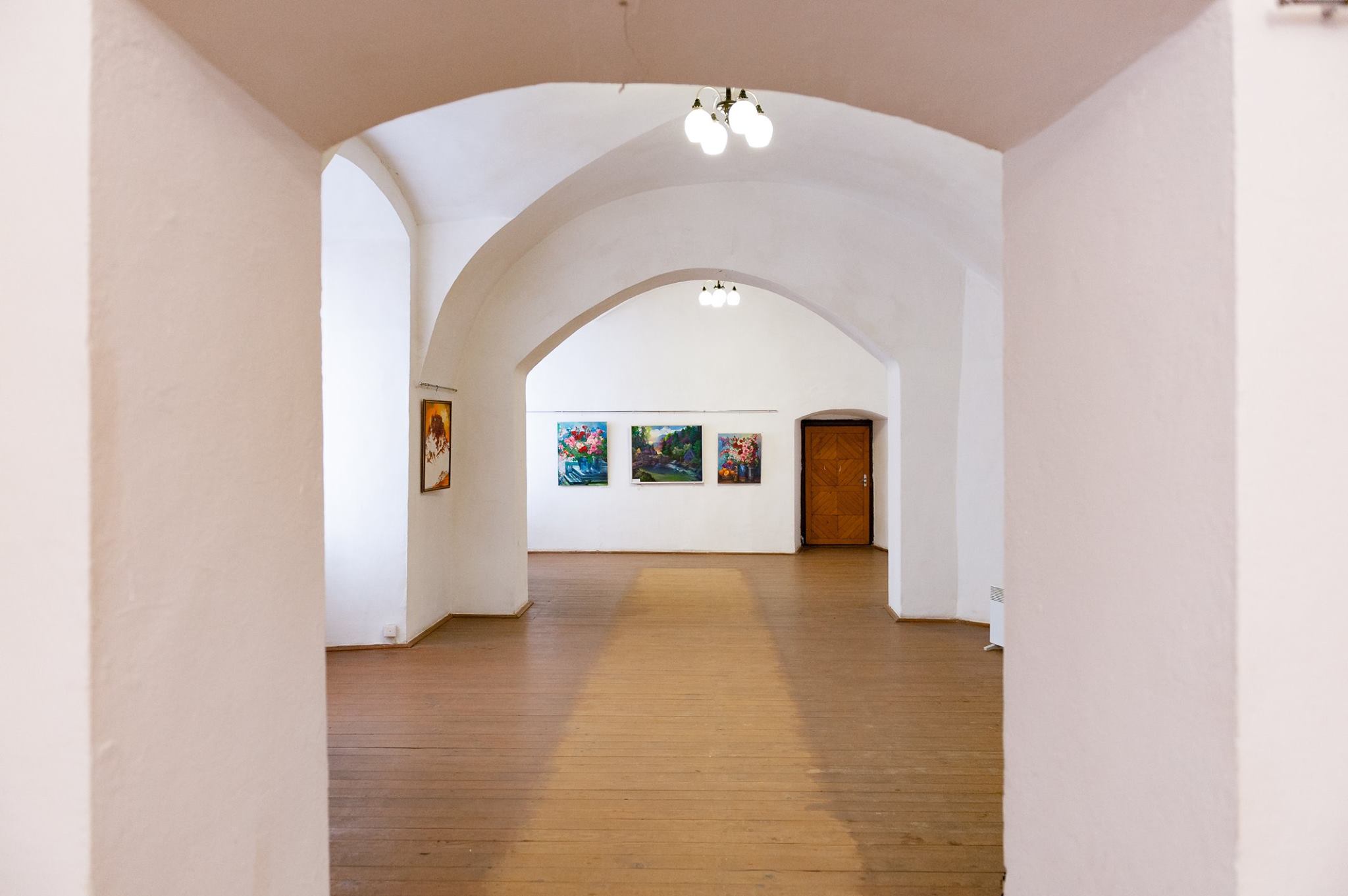 В Мукачівській картинній галереї замку «Паланок» триває виставка художників творчого об'єднання Арт-клуб «Палітра-спектр»