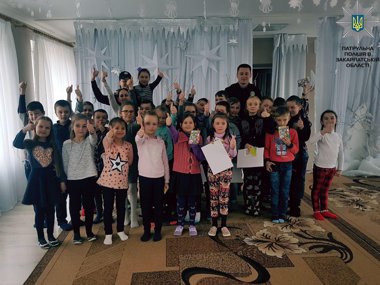 Патрульна поліція Закарпатської області: діти - наше майбутнє, найголовніший скарб суспільства (ФОТО)