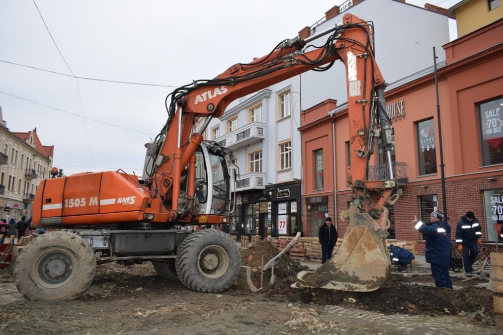 В Ужгороді завершують перший етап реконструкції площі Шандора Петефі (ФОТО)