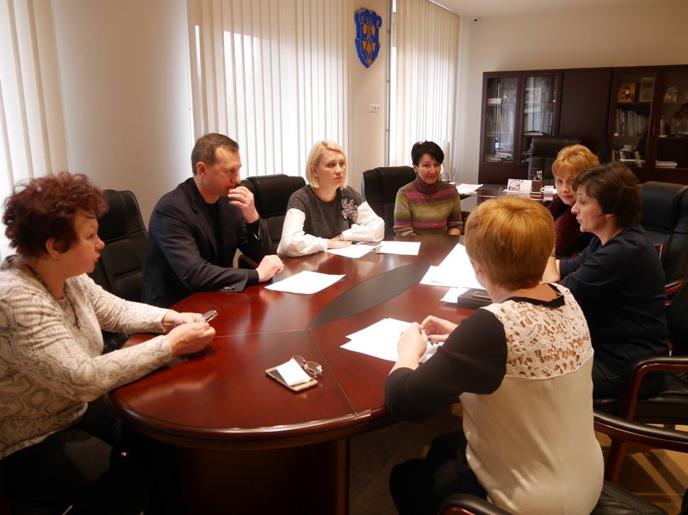 Сьогодні в Ужгородській міській раді протиепідемічна комісія розглянула ситуацію із захворюваністю на ГРВІ