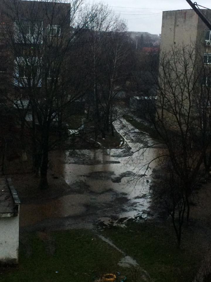 В Мукчеві мешканцям вул. Берегівської під час дощів потрібні човни (ФОТО)