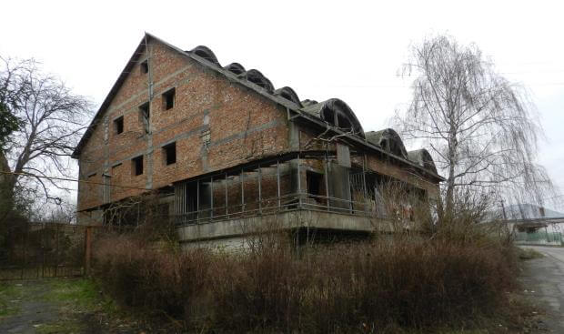 У Берегові славетний ресторан "Фазан" перетворився в будівлю-привид (ФОТО)