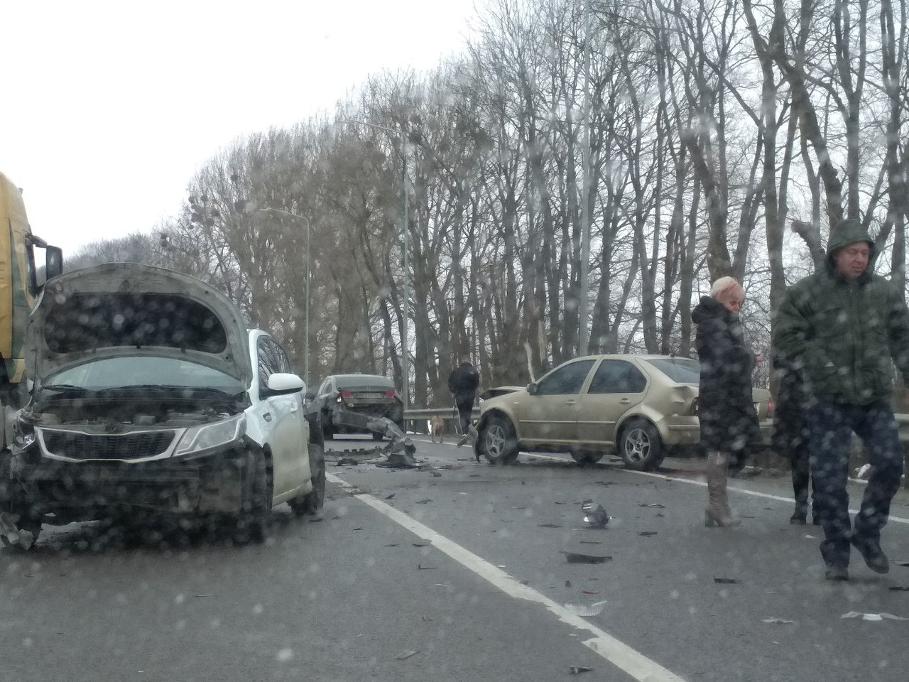 На трасі Київ-Чоп сталась масштабна ДТП за участі 4-х автівок (ФОТО)