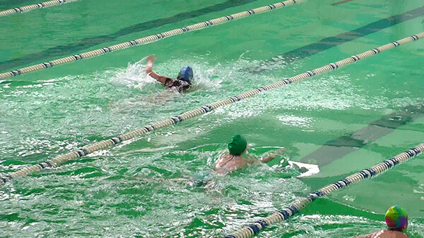 У басейні спортивно-оздоровчого комплексу УжНУ змагалися кращі плавці - студенти Закарпаття (ВІДЕО)