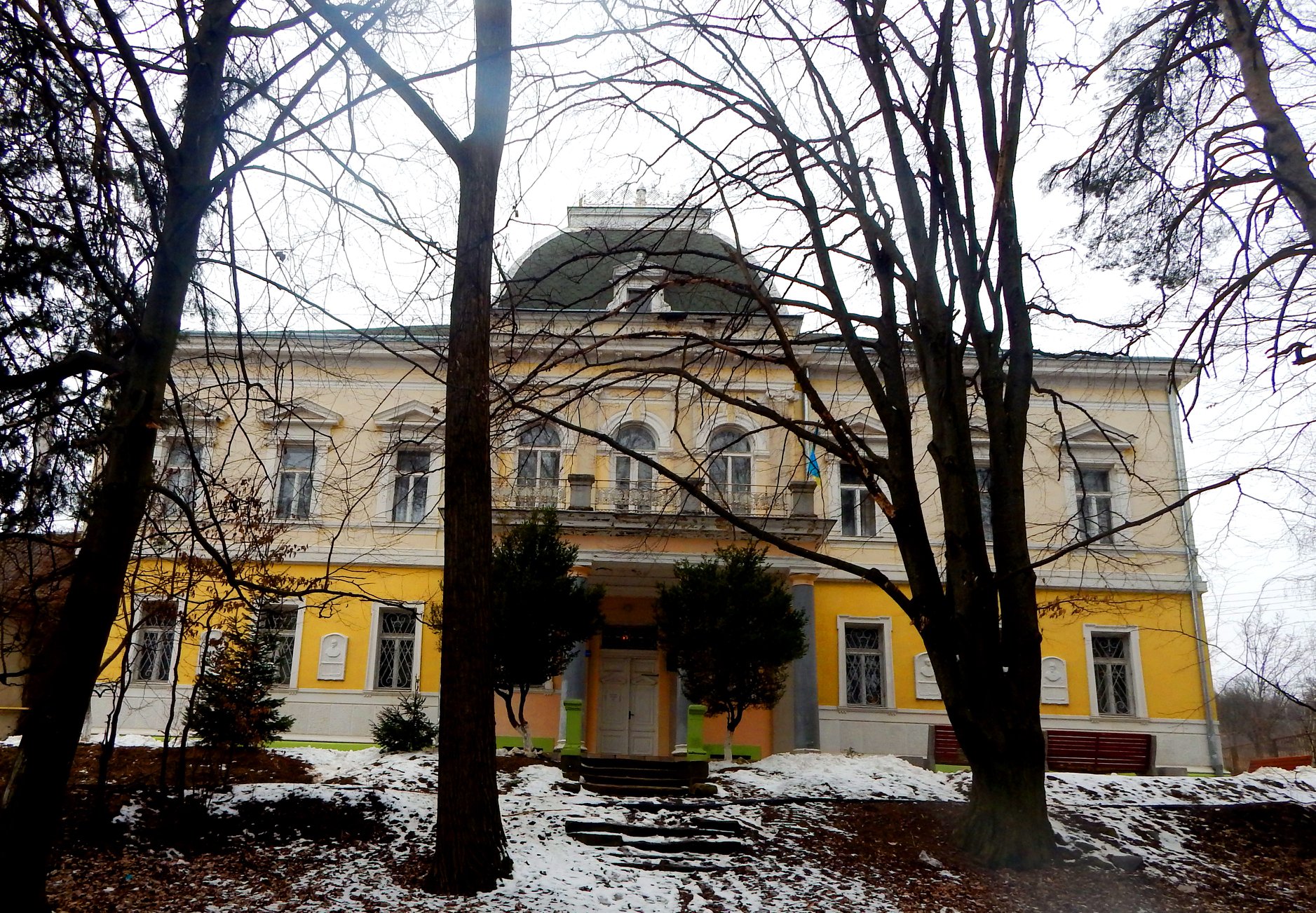 Палац Плотені, що на Ужгородщині, до тепер виглядає привабливо (фото)