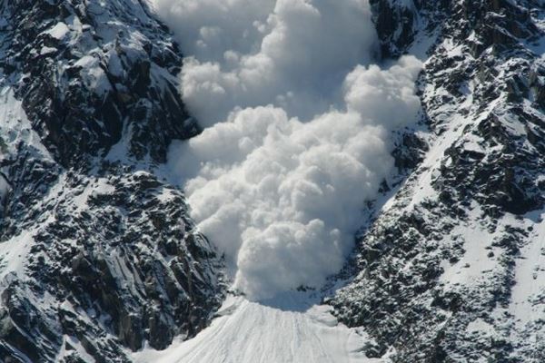 У Карпатах зберігається значна небезпека сходження лавин