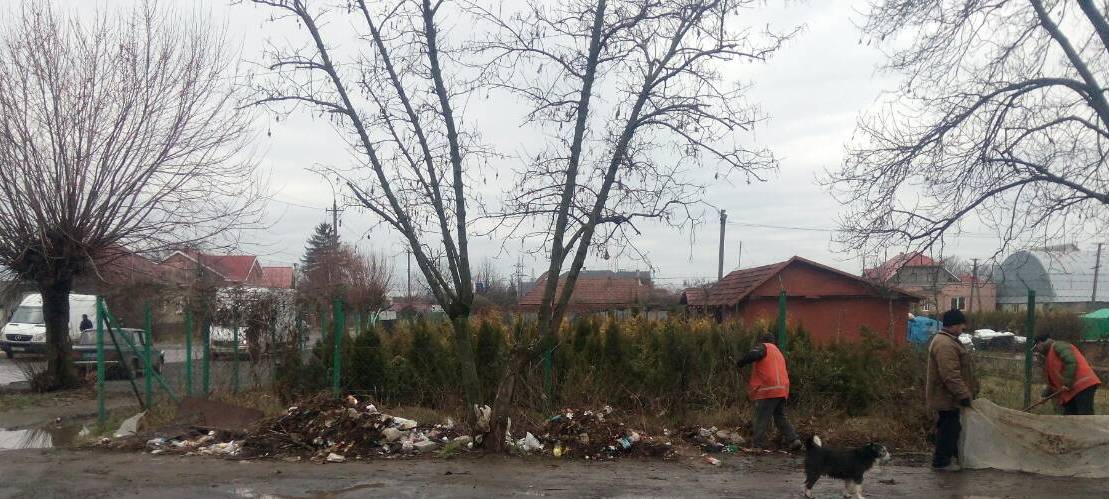 В Ужгороді тривають роботи з прибирання міста після зими (фото)