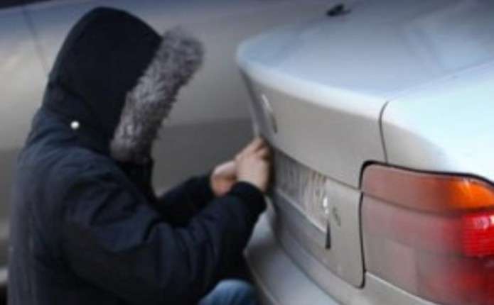 В Ужгороді львів'янин викрадав автомобільні номерні знаки
