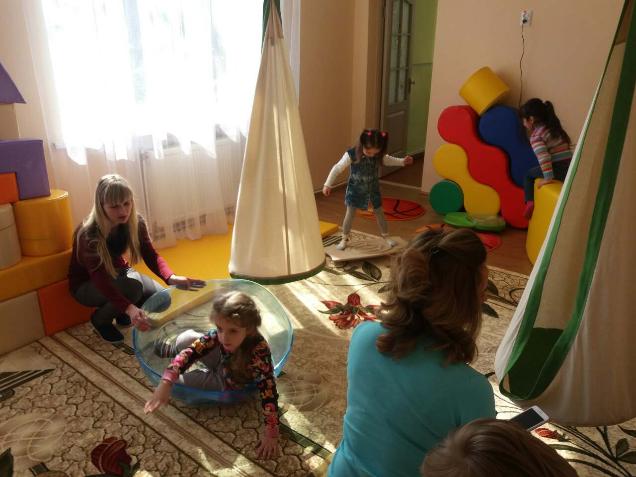 В Ужгородському дитячому садку "Дивосвіт" з’явилась сенсорна кімната (фото)