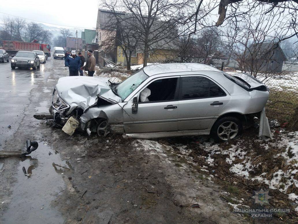 Поліцейські розслідують смертельне ДТП на Тячівщині