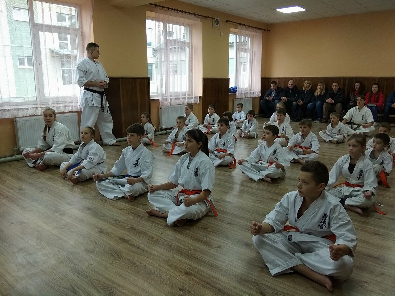 У Мукачеві майстри спорту України навчили малечу кіокушин-карате (ФОТО)
