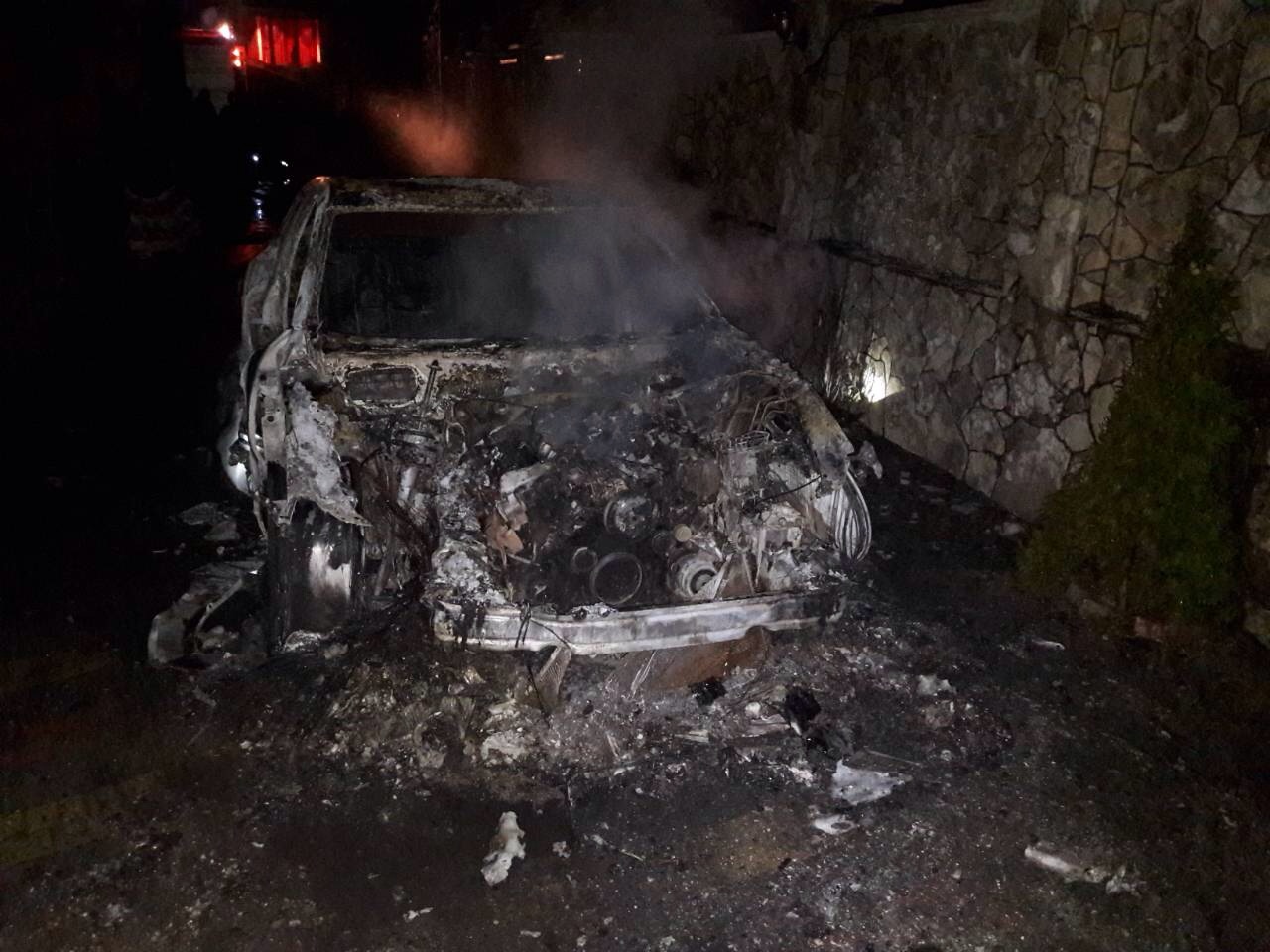 Автомобіль "AUDI А7" власник втратив через пожежу в смт.Королево (ФОТО)