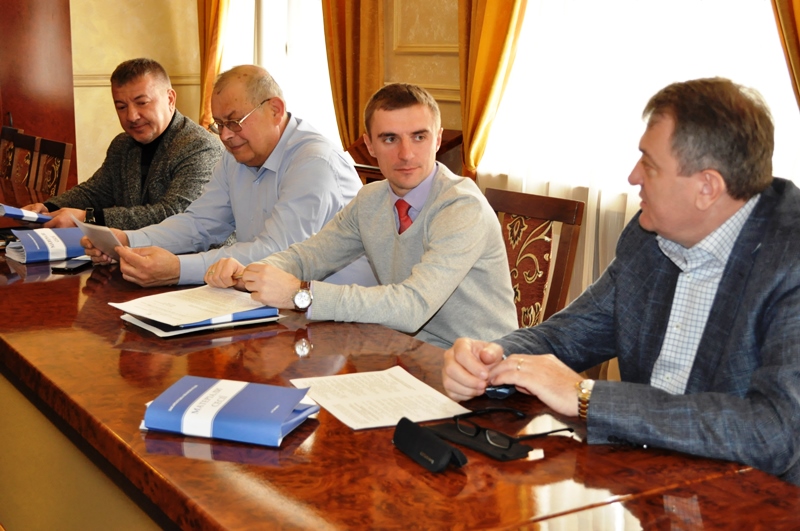 В Закарпатській облраді засідала профільна депутатська  комісія з питань транскордонного співробітництва, розвитку туризму та рекреації