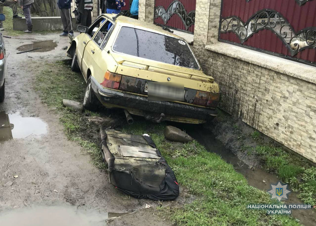 Поліція встановлює всі обставини автомобільної аварії в Дубовому