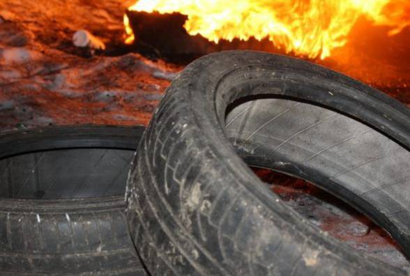 У Сваляві підпалили шини під будинком начальниці відділу освіти Свалявської РДА