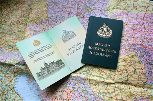 Угорщина роздала на Закарпатті понад 100 тисяч паспортів – МЗС