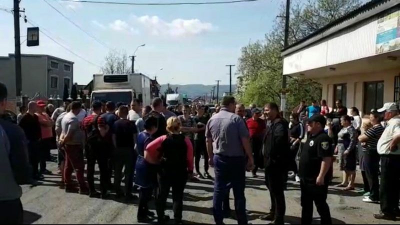 На Тячівщині мітингувальники вимагають справедливого рішення щодо різанини в Нижній Апші
