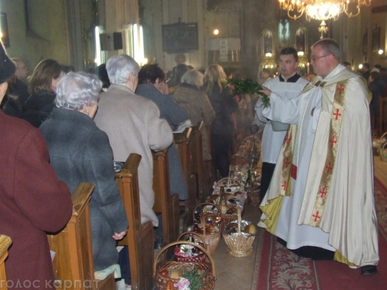 У Берегові розпочали святкувати Пасху римо-католики