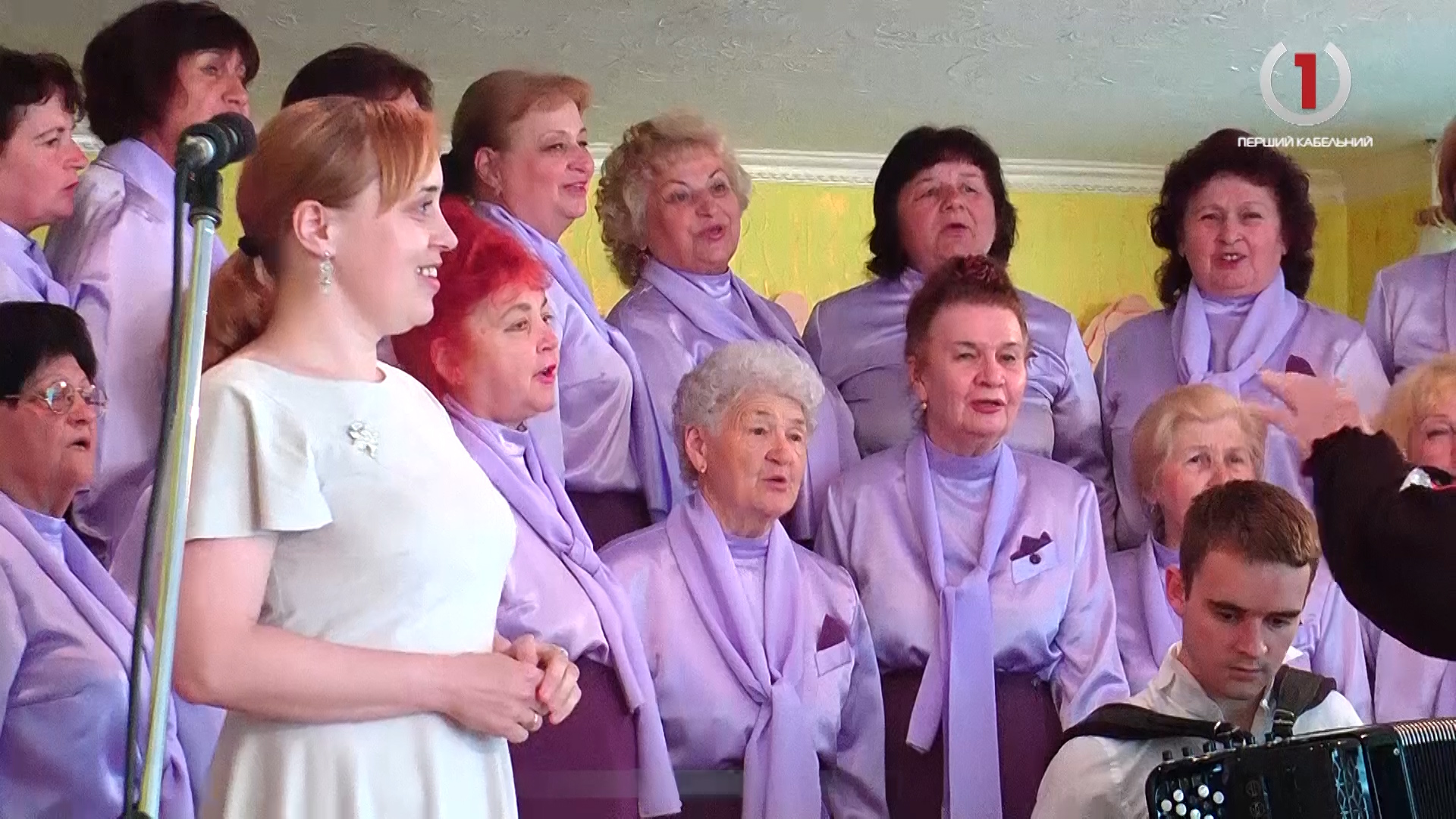 Жінки хору "Ліра" МБК у Мукачеві чарували публіку своїми голосами (ВІДЕО)