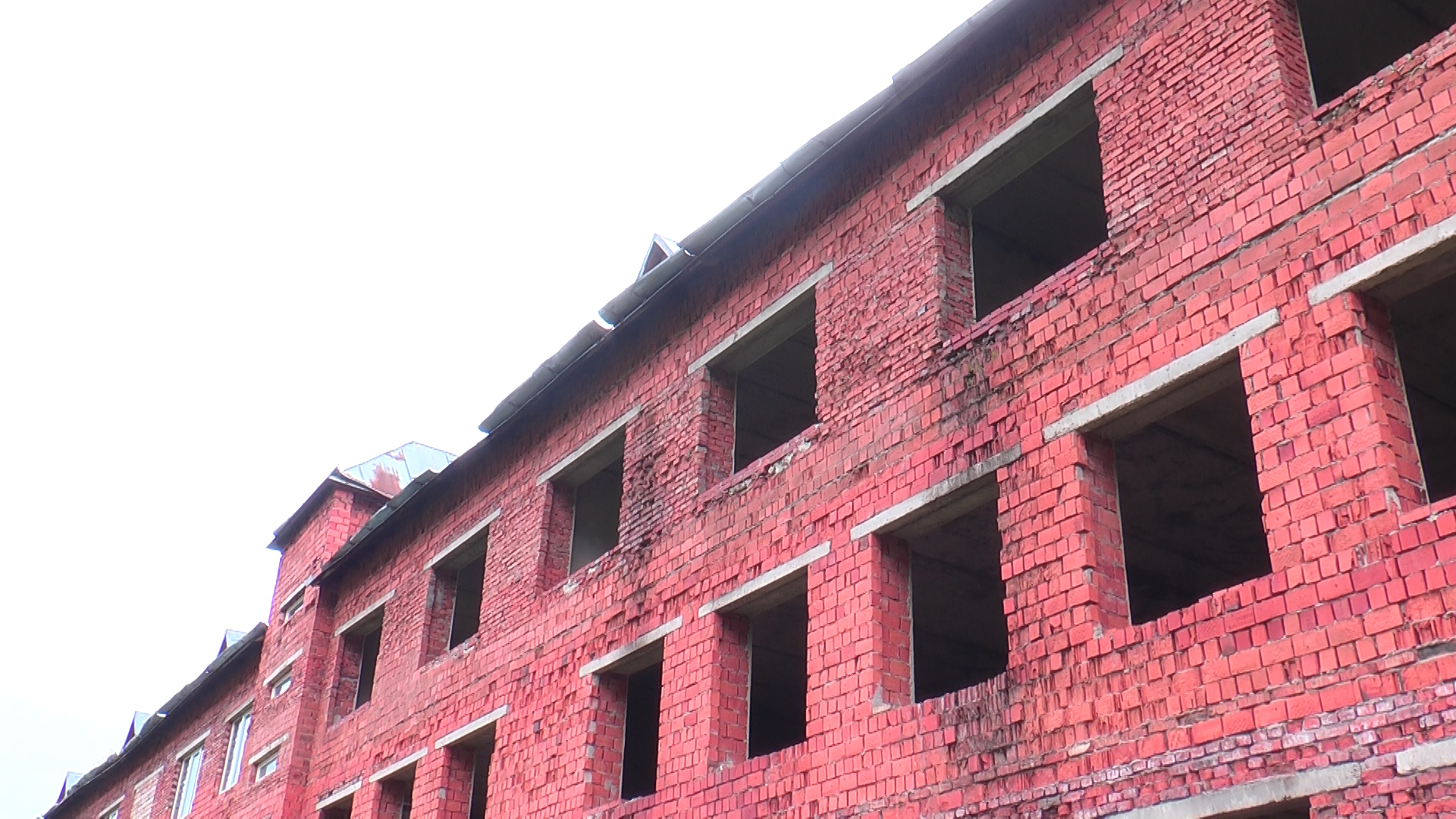 В Міжгір‘ї вимагають оновлення недобудованого корпусу школи (ВІДЕО)