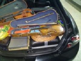 На митному посту «Ужгород» припинено незаконне вивезення старовинних скрипок (фото)