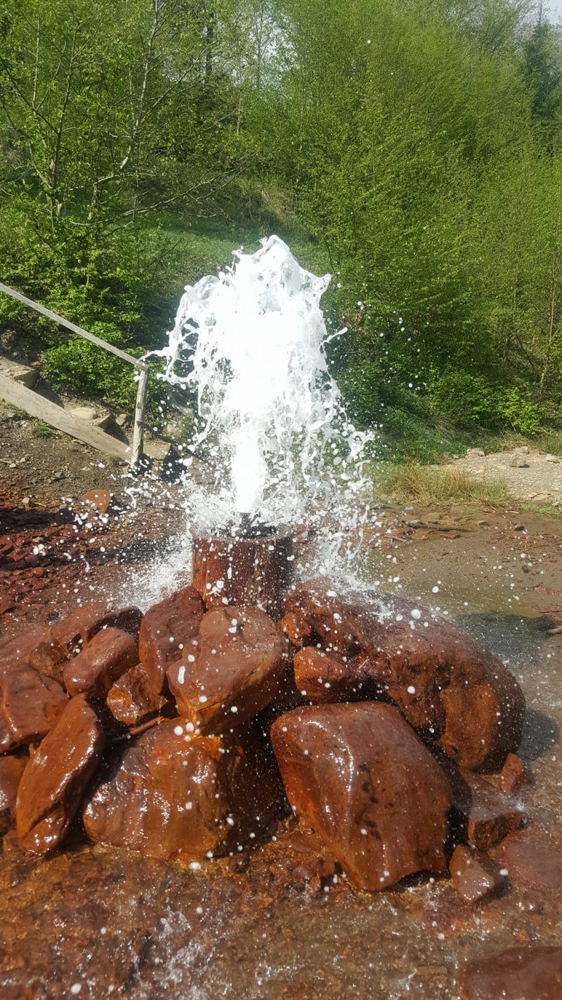 Що закарпатці пишуть про гейзер мінеральної води в селі Вучкове