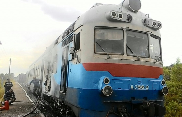 Приміський поїзд загорівся в Закарпатській області (фото)