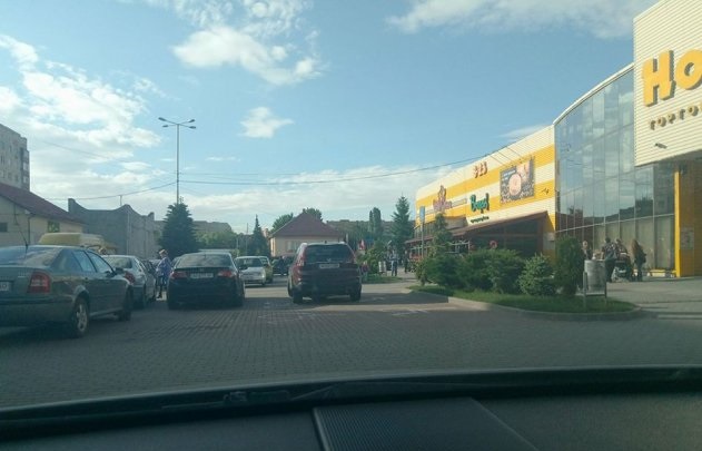 Культура парковки знову шкутильгає в Ужгороді (фото)