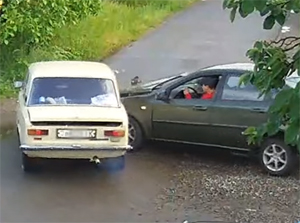 В мережі показали відео зіткнення автівок у Виноградові (ВІДЕО)