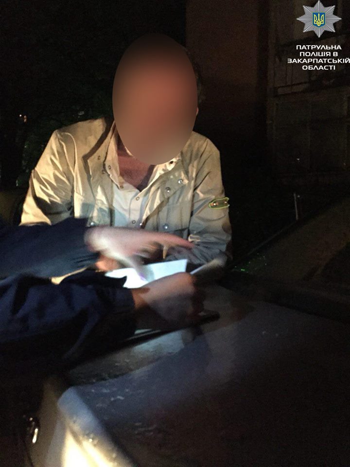 Результат обслідування здивував і самого водія - Ужгородські патрульні зупинили нетверезого чоловіка (фото)