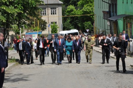 Оприлюднено відео перебування Президента у Воловці