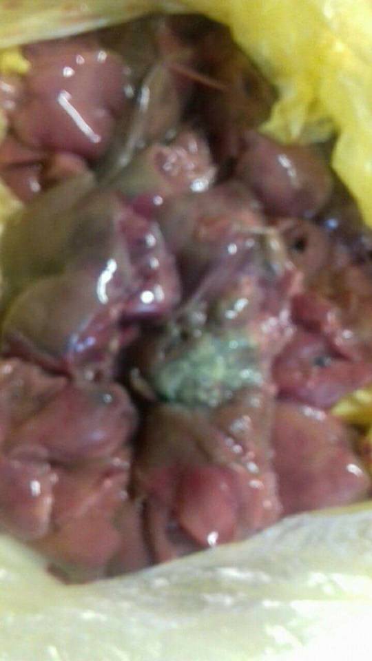 Мережу підірвала куряча печінка «з кістками риби» куплена в супермаркеті Ужгорода (ФОТО)