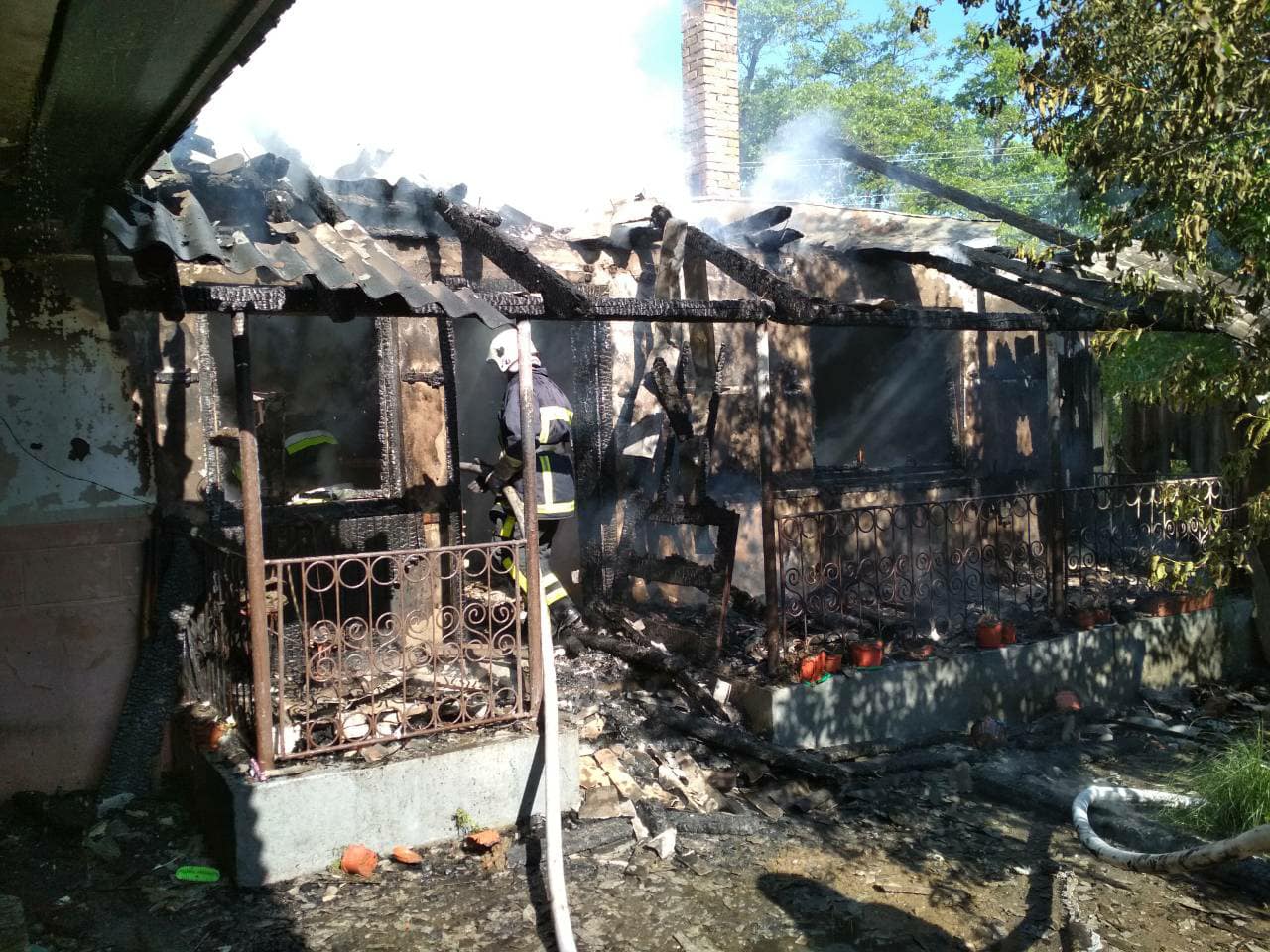 В Хусті в житловому будинку пожежа пошкодила дві кімнати та майно