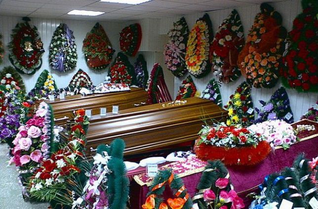 Помирати в Мукачеві буде дорожче: встановили нові розцінки на ритуальні послуги / ТАРИФИ