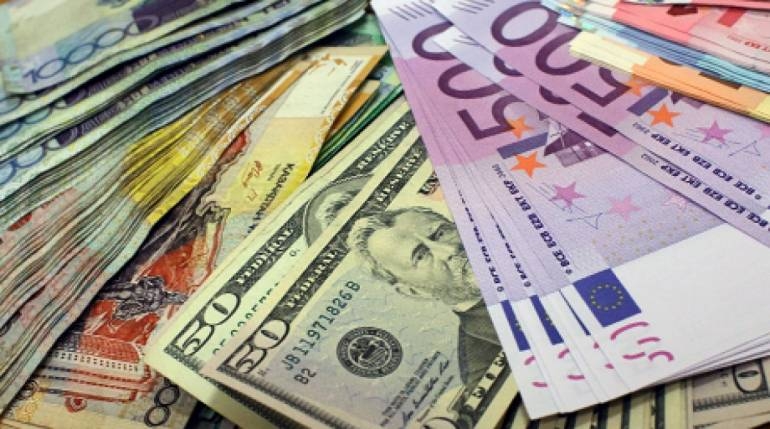 Курс валют 5 травня: напередодні вихідних долав значно додав у ціні