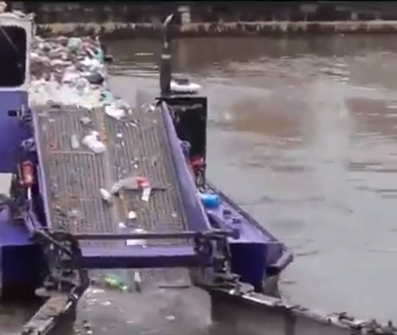 До уваги закарпатців: так у світі очищують річки від сміття (ВІДЕО)