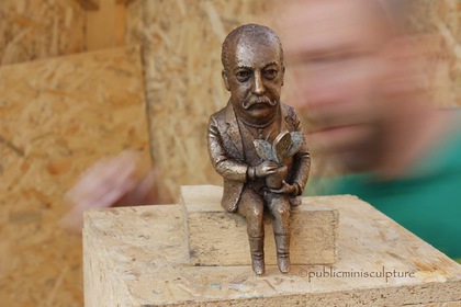 Відомий натураліст «житиме» в парку Ужгорода у вигляді міні-скульптури (ФОТО)