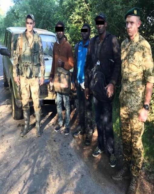 В результаті взаємодії українських і угорських прикордонників на Закарпатті затримано трьох нелегалів з Африки