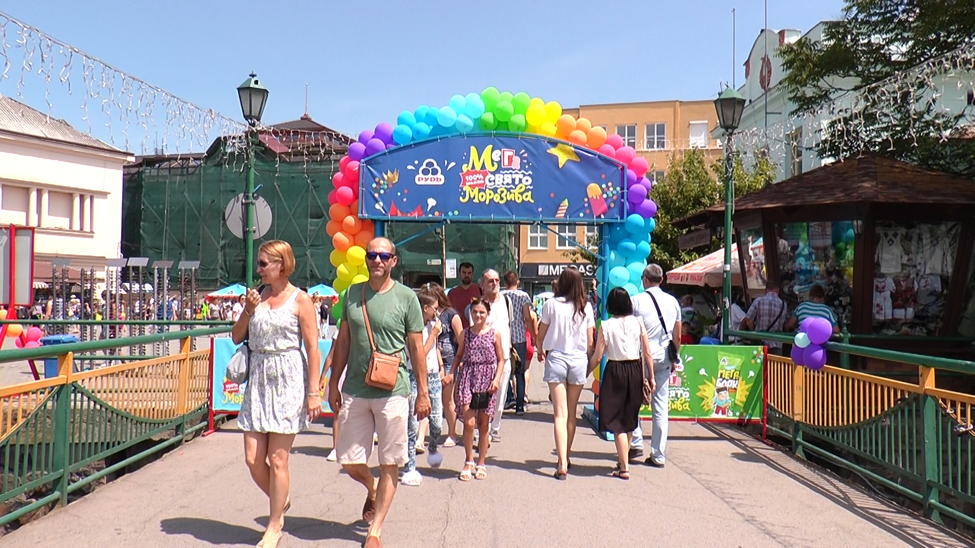 Море морозива, інтерактив та переможці: в Ужгороді на площі Театральній відсвяткували День морозива (ВІДЕО)