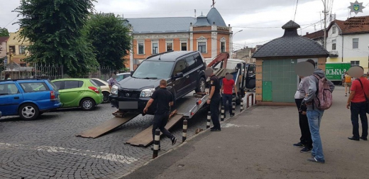 Водії Ужгорода та Мукачева не бояться евакуаторів (ФОТО)