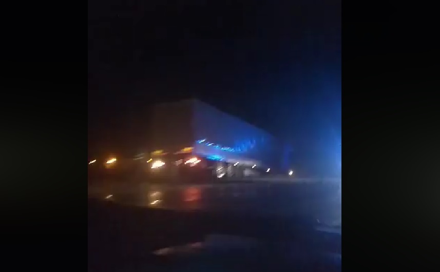 На трасі "Київ-Чоп" вантажівка опинилася у кюветі (ВІДЕО)