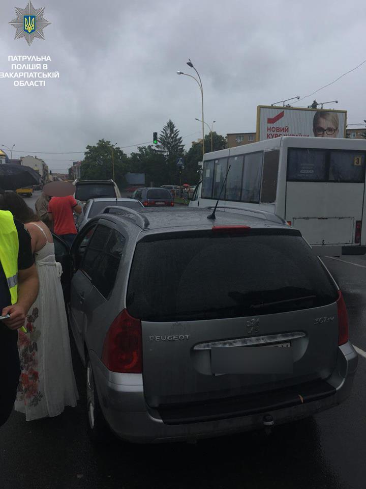 Водій напідпитку вчинив аварію в Ужгороді 