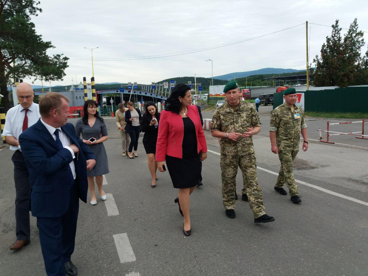 Віце-прем'єр-міністр І.Климпуш-Цинадзе відвідала Пункт пропуску «УЖГОРОД» (ФОТО)